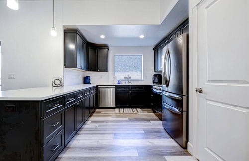 Tri-Cities Casa | King Suite, 3 Car Garage & Yard 4/2 - #5668-32