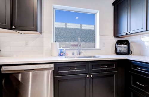 Tri-Cities Casa | King Suite, 3 Car Garage & Yard 4/2 - #5668-32