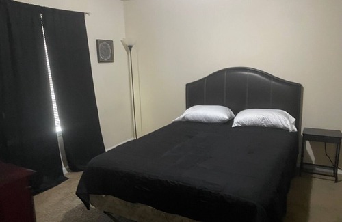 Clarkdale Apartamento | King suite 3BDRM 2Bath 5 beds 15 mins from downtown Atl & Mercedes-Benz Stadium
