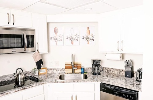 Fort Myers River District Apartamento | King Suite | City + Water Views