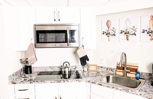 Fort Myers River District Apartamento | King Suite | City + Water Views