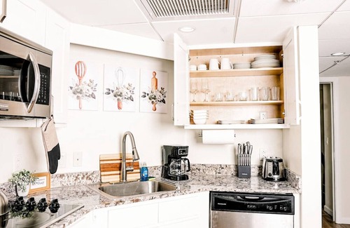 Fort Myers River District Apartamento | King Suite | City + Water Views