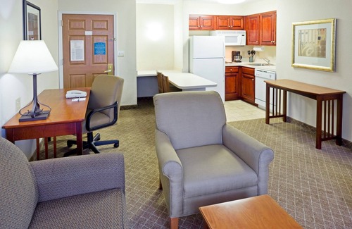 Cranbury Condominio | Suite King. Delicioso desayuno gratis. Piscina al aire libre. Sólo 20 minutos a Princeton.