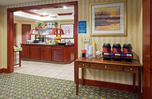 Cranbury Condominio | Suite King. Delicioso desayuno gratis. Piscina al aire libre. Sólo 20 minutos a Princeton.