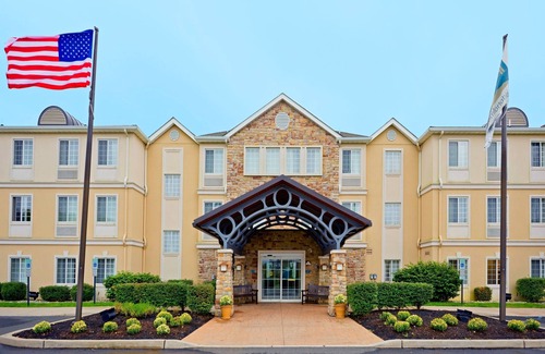 Cranbury Condominio | Suite King. Delicioso desayuno gratis. Piscina al aire libre. Sólo 20 minutos a Princeton.