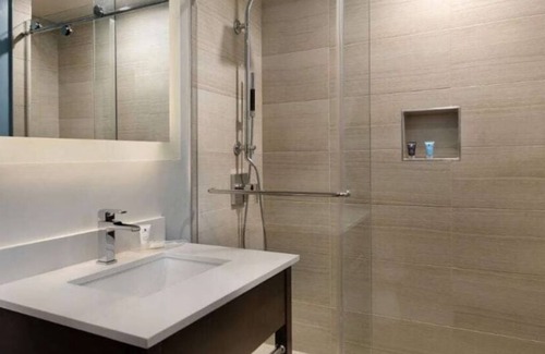Harbor Hotel | King Suite Escape, The Cove Hotel, Heated Pool, Near Aquarium of the Pacific