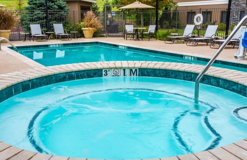 Independence Condominio | Suite King. Desayuno gratis. Piscina al aire libre y bañera de hidromasaje. ¡Cerca del Centro Médico Centerpoint!