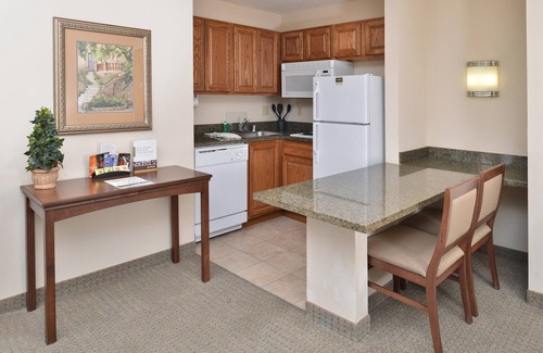 Northeast Heights Condominio | Audiencia King Suite accesible | Desayuno diario gratuito, acceso a la piscina + bañera de hidromasaje