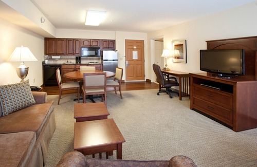 Great Falls Condominio | Suite King. Desayuno gratis. Piscina cubierta y bañera de hidromasaje. En el rio Missouri.