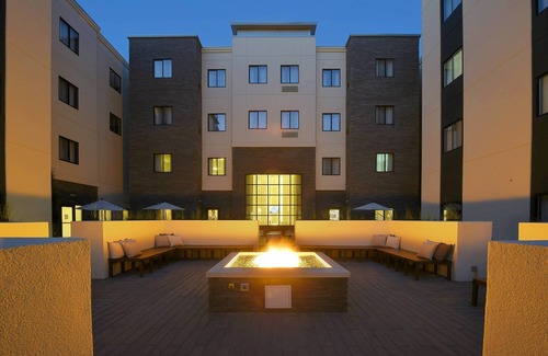 Little Rock Medical District Condominio | Suite King. Desayuno gratis. Gimnasio. Cerca del Arkansas Heart Hospital.