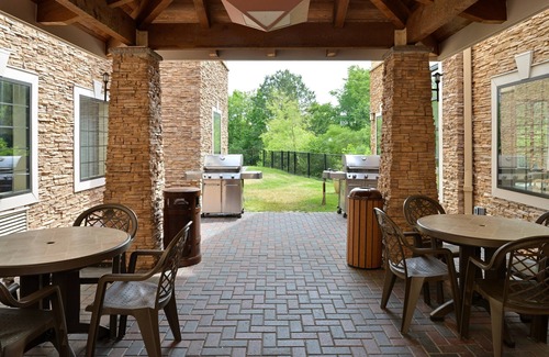 Chesapeake Condominio | King Suite. Free Breakfast. Indoor Pool & Hot Tub. Great for Business Travelers!
