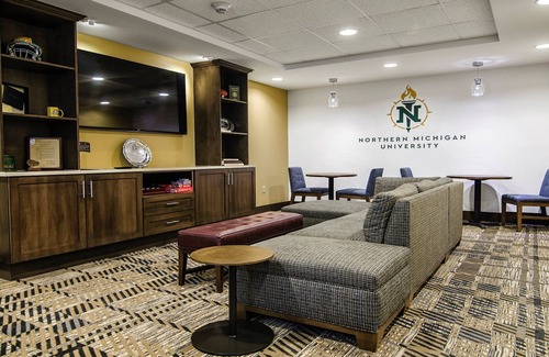 Marquette Apartamento | Suite King. Desayuno buffet gratis. El centro de Marquette. ¡Cerca de la Universidad del Norte de Michigan!
