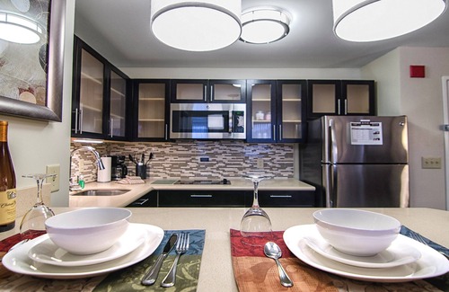 Marquette Condominio | Suite King. Desayuno buffet gratis. El centro de Marquette. ¡Ideal para viajeros de negocios!