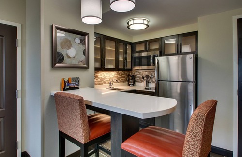 Rock Hill Condominio | King Suite | Free Breakfast Buffet + Great for Business Travelers!