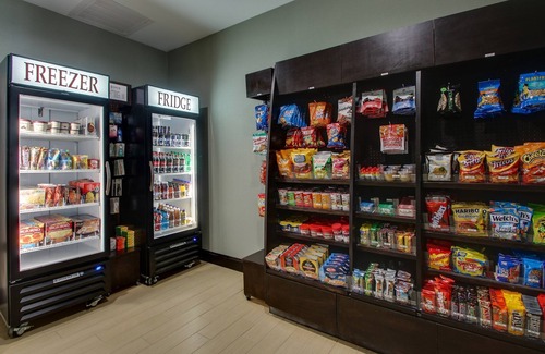 Rock Hill Condominio | King Suite | Free Breakfast Buffet + Great for Business Travelers!