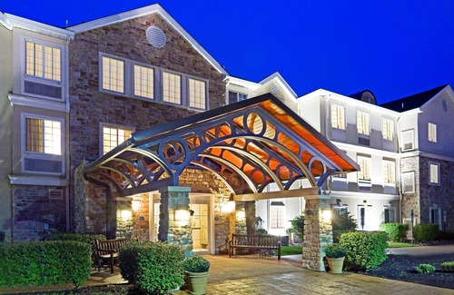 Cranbury Condominio | Suite King. Desayuno buffet gratis. Piscina. A solo 20 minutos de Princeton.