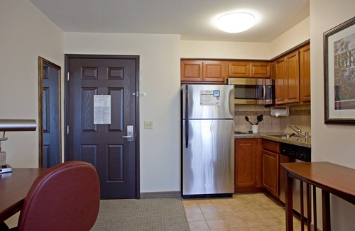 Palmdale Apartamento | King Suite. Free Breakfast. Outdoor Pool & Hot Tub. Great for Business Travelers!