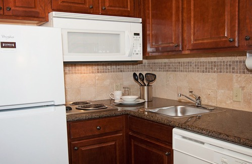 Greenwich Condominio | King Suite. Free Breakfast. Outdoor Pool.