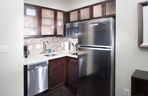 Corona Apartamento | King Suite. Free Breakfast. Pool & Hot Tub. Gym. Near Amazon!