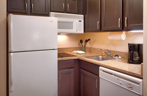 Peoria Apartamento | King Suite. Free Breakfast. Pool & Hot Tub. Great for Business Travelers!