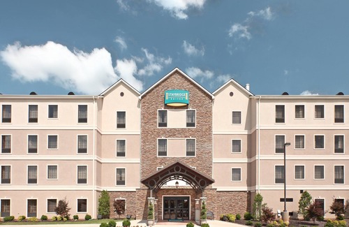 Rogers Condominio | King Suite. Free Breakfast. Gym. Great for Business Travelers!