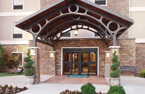 Rogers Condominio | King Suite. Free Breakfast. Gym. Great for Business Travelers!