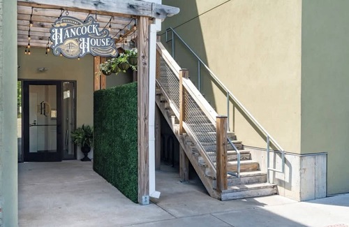 Phoenix Hill Apartamento | King Suite - Hancock House Louisville