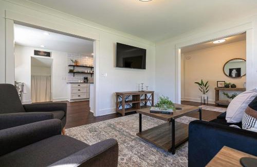 Franklin Casa | King Suite Highland House of Historic Franklin