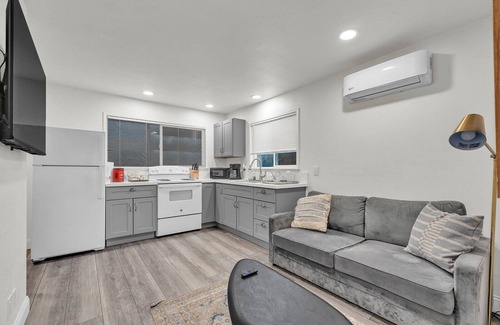 Citrus Heights Casa | King Suite House guest house, heated pool, spa, pool table, ping pong