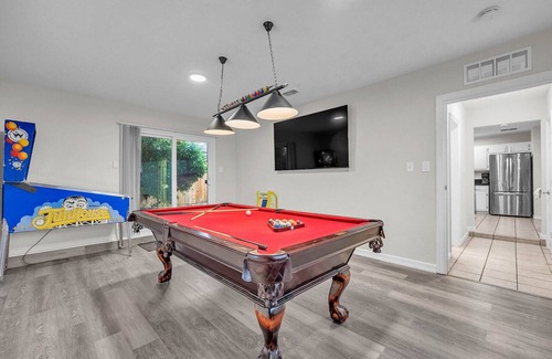 Citrus Heights Casa | King Suite House guest house, heated pool, spa, pool table, ping pong