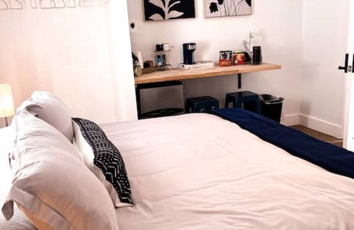 Lincolnville Hotel | King Suite in Boutique Hotel2, walk to downtown