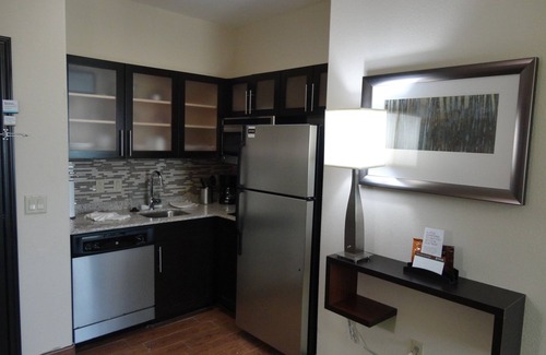 Northfield Apartamento | Audiencia King Suite accesible | Acceso a la piscina cubierta + desayuno diario gratis!