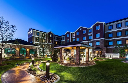 Bismarck Condominio | Suite King Equipada Accesible Cerca del Centro | Desayuno diario gratuito + piscina cubierta