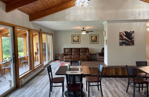 Wellsboro Cabina | King Suite Near Town + Trails~Game Room + Firepit