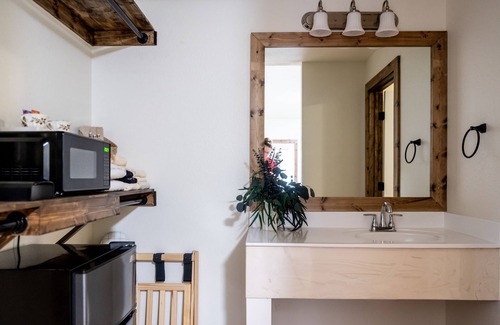 Brenham Apartamento | King Suite on 73 Acres -10min to Round Top - in the middle of Austin & Houston!