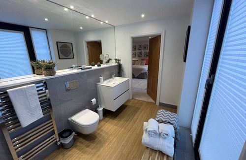 Penarth Hotel | King Suite - Penarth Getaway
