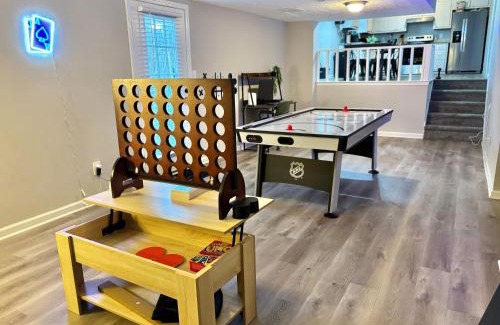 Church Street Casa | King Suite - Private Bath - Gameroom - 7 Mins From ATL Airport