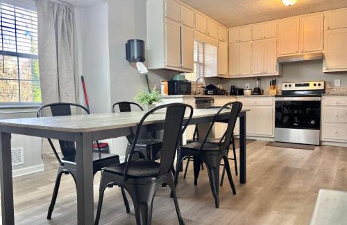 Church Street Casa | King Suite - Private Bath - Gameroom - 7 Mins From ATL Airport