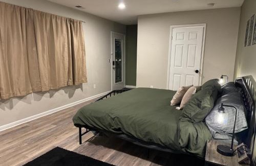 Jonesboro Casa | King Suite - Private Entrance - Hot Tub - Game Room