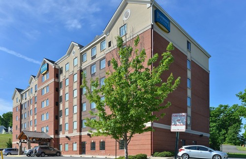 Aquia Harbour Apartamento | King Suite | Shared Indoor Pool + Free Breakfast