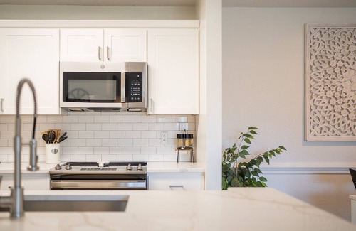 Sharon Woods Apartamento | King Suite ♛ South Charlotte | Free Parking & Pool