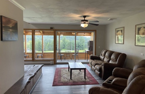 Wellsboro Cabina | King Suite w/ Soaking Tub + Game Room + Firepit