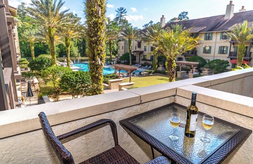 St. Augustine Condominio | King Suite with full size fridge-balcony-pool courtyard view-sleeper sofa