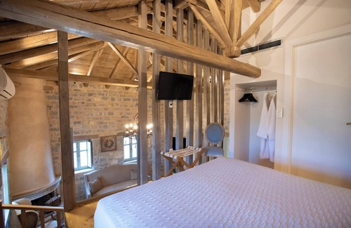 Karavostasi Hotel | King Suite with Panoramic Sea View | Akrolithi Guesthouse