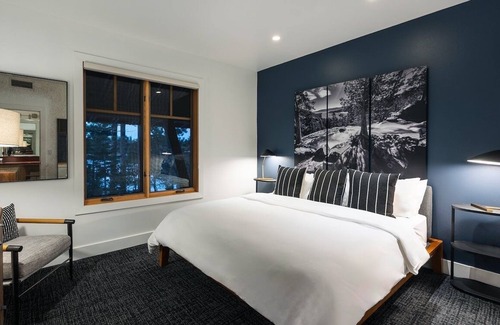 Truckee Hotel | King + Twin Sleeper + Full, Gravity Haus, Sauna, Outdoor Hot Tub - 2 Units