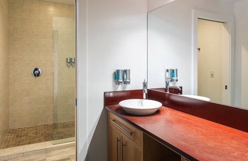 Truckee Hotel | King + Twin Sleeper + Full, Gravity Haus, Sauna, Outdoor Hot Tub - 2 Units