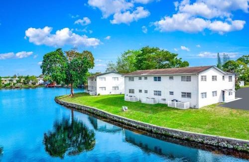 Survey Creek Apartamento | King Water View - No Extra Fees - Palm Wave Says