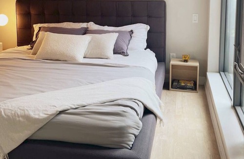 Fashion District Condominio | King West Condo, 2BD/2Bath, Big Terrace & Parking