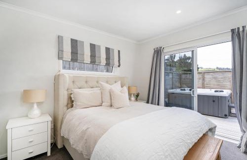 Whiritoa Casa | KING6 - Coastal Calm Retreat