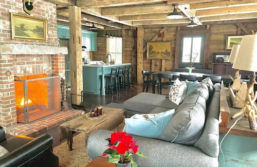 Sutton Otro | Kingdom Carriage House